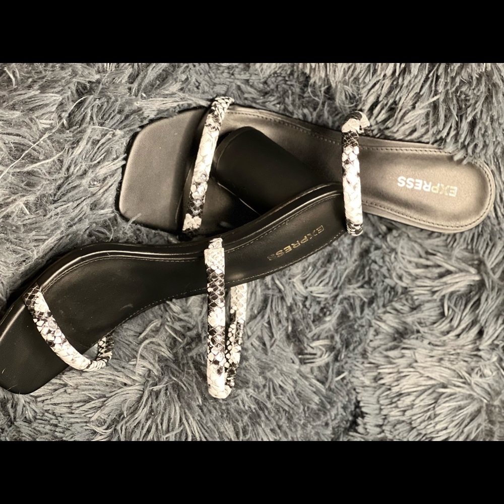 Sandals - Picture 2 of 4